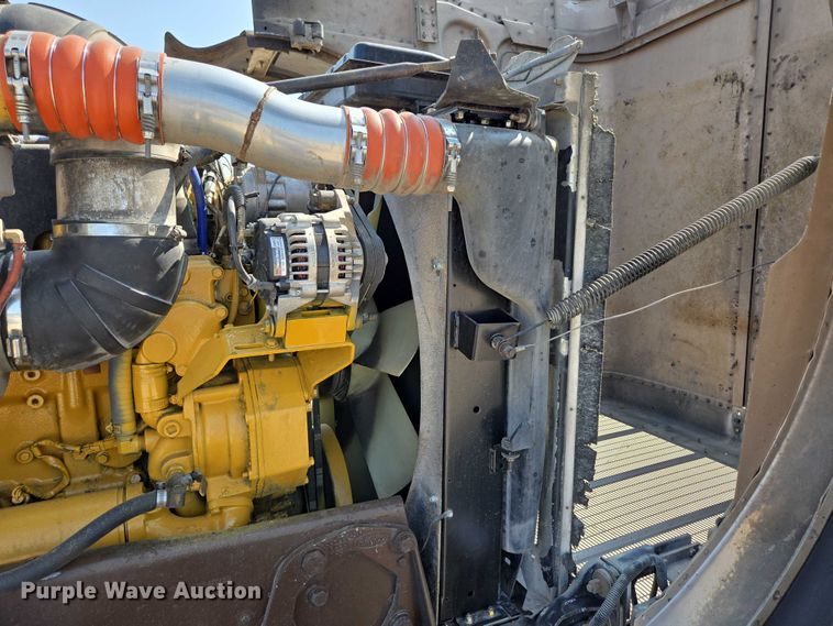 image for item ED2036 1996 Peterbilt 379 semi truck