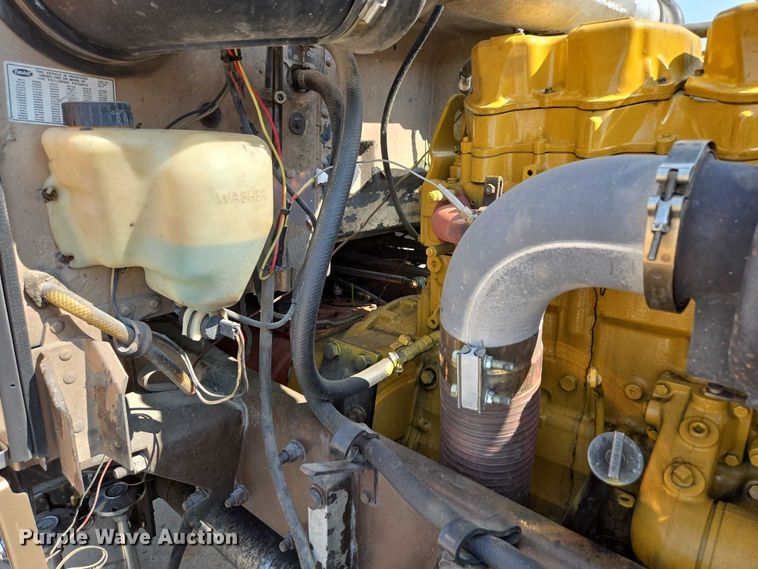 image for item ED2036 1996 Peterbilt 379 semi truck