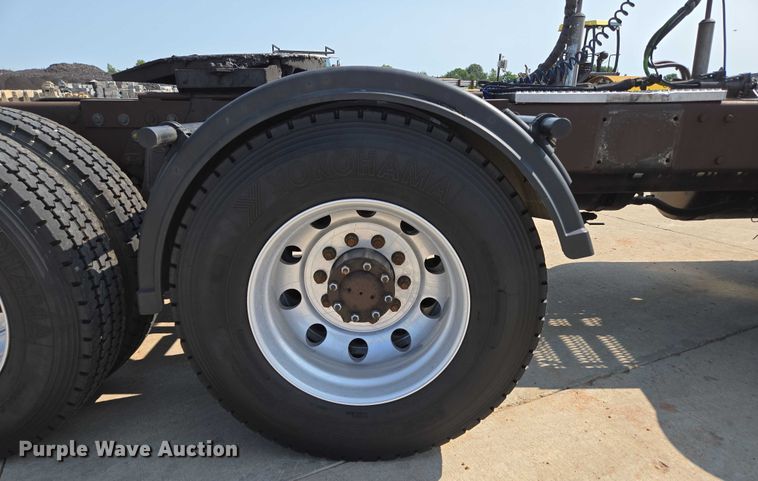 image for item ED2036 1996 Peterbilt 379 semi truck