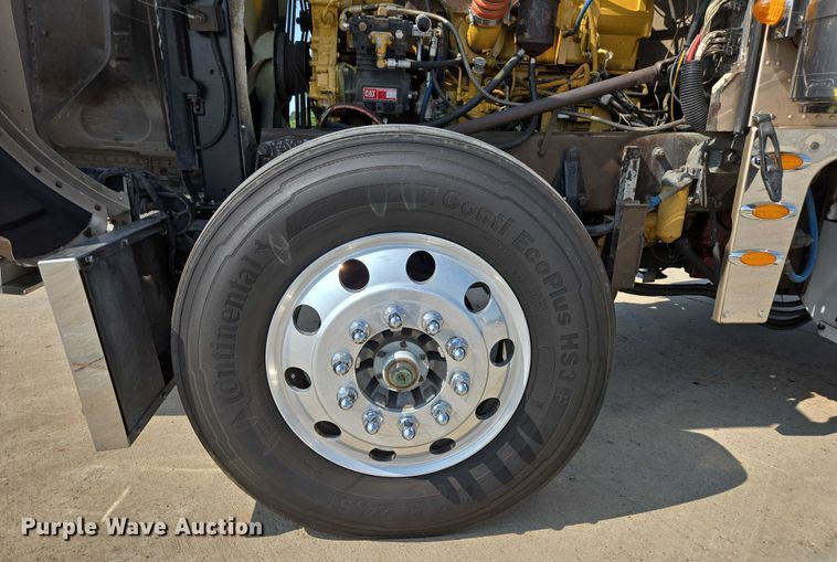 image for item ED2036 1996 Peterbilt 379 semi truck