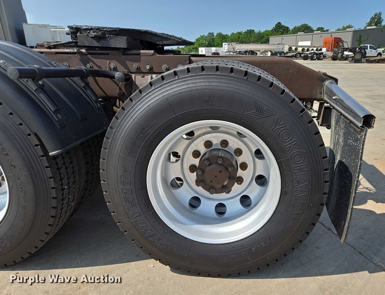 image for item ED2036 1996 Peterbilt 379 semi truck