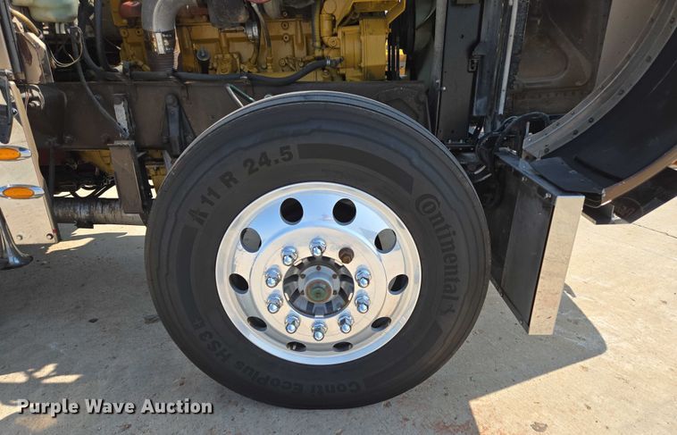 image for item ED2036 1996 Peterbilt 379 semi truck