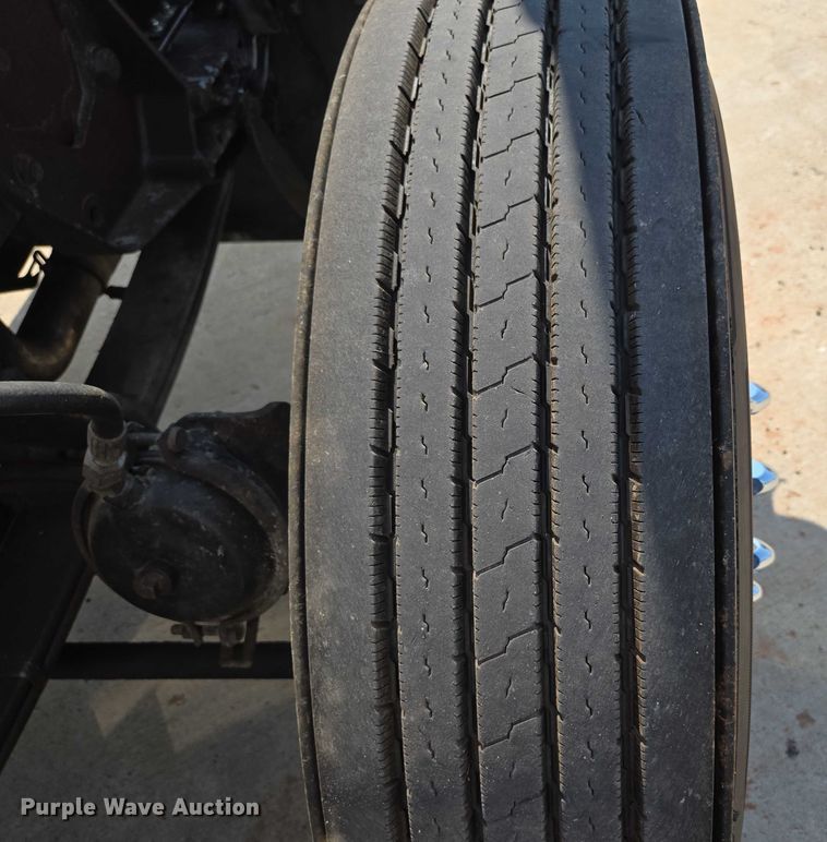 image for item ED2036 1996 Peterbilt 379 semi truck