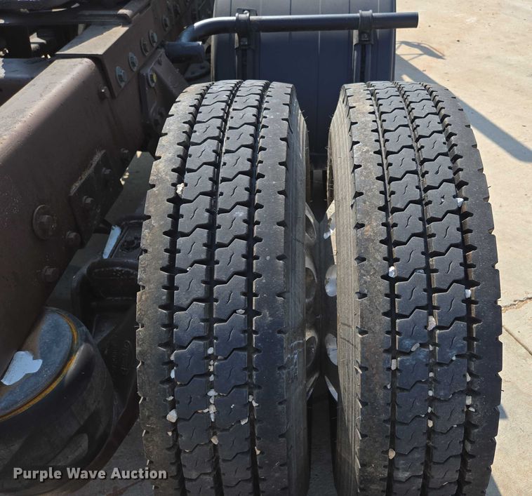 image for item ED2036 1996 Peterbilt 379 semi truck