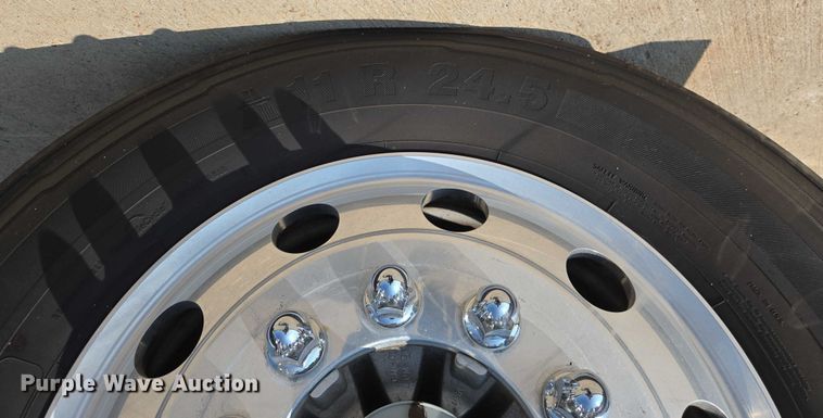 image for item ED2036 1996 Peterbilt 379 semi truck