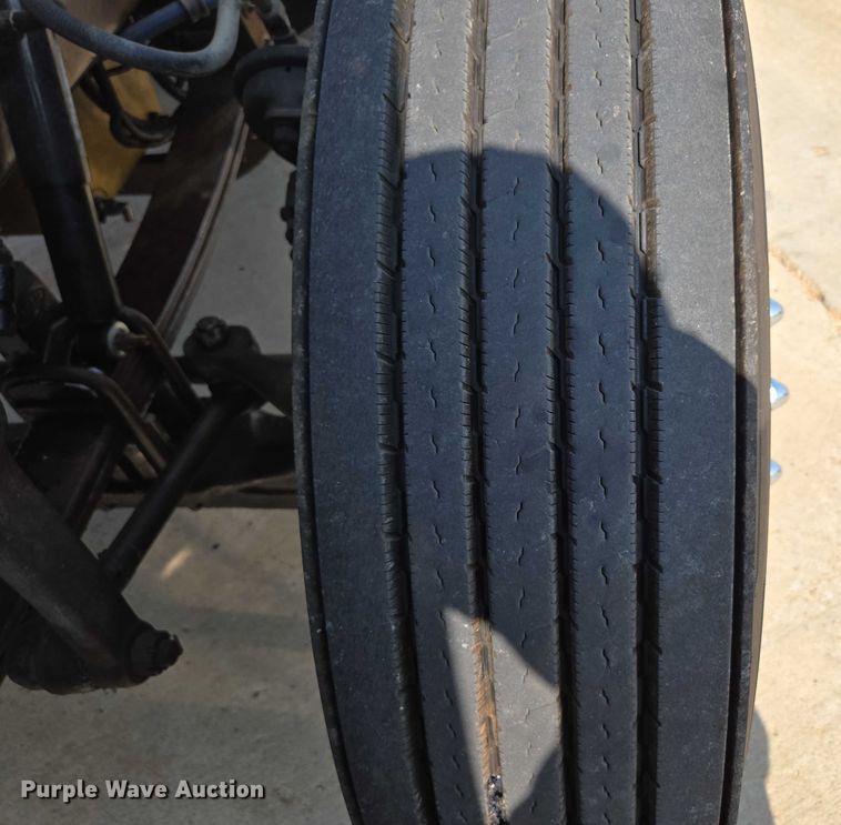 image for item ED2036 1996 Peterbilt 379 semi truck