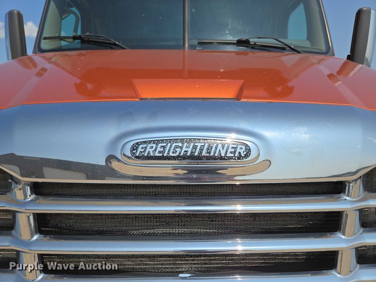 image for item ED2037 2015 Freightliner Cascadia semi truck