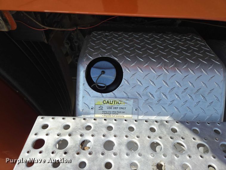 image for item ED2037 2015 Freightliner Cascadia semi truck