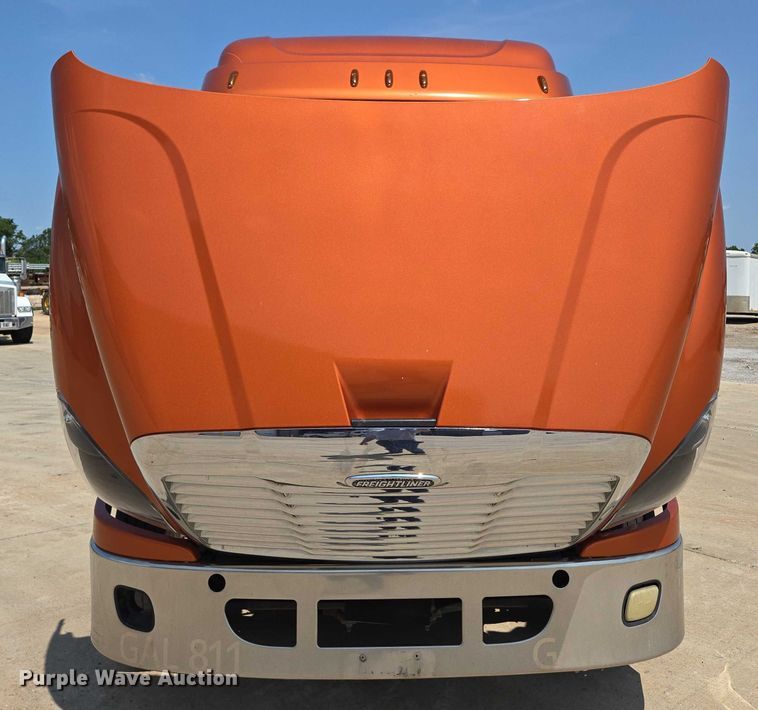 image for item ED2037 2015 Freightliner Cascadia semi truck