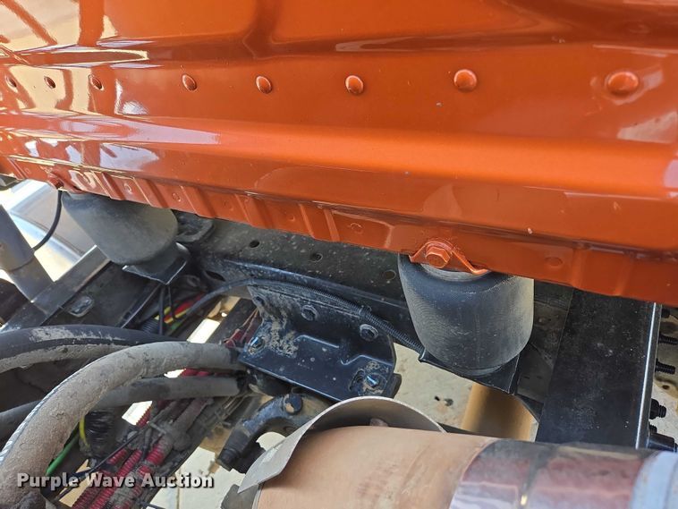 image for item ED2037 2015 Freightliner Cascadia semi truck