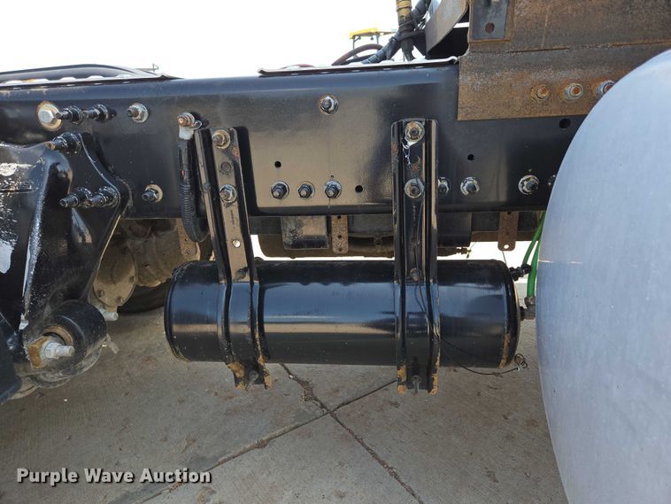 image for item ED2037 2015 Freightliner Cascadia semi truck