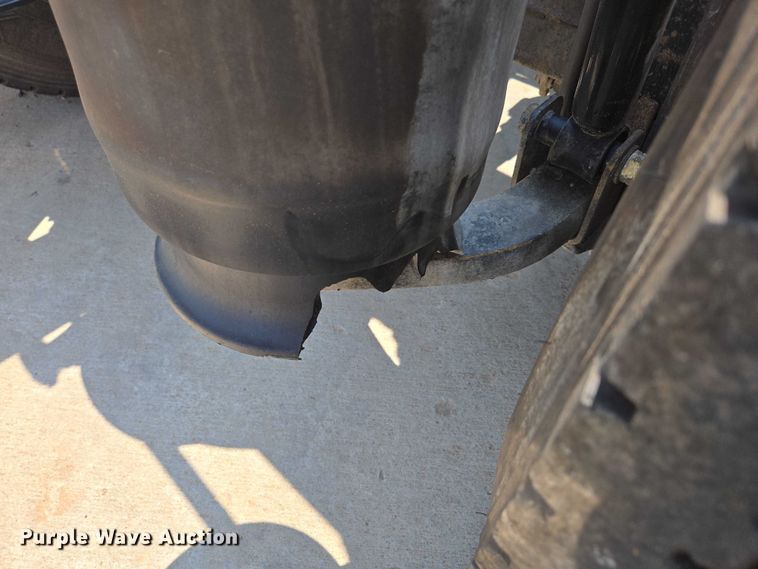 image for item ED2037 2015 Freightliner Cascadia semi truck