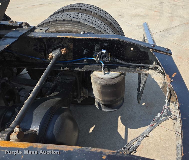 image for item ED2037 2015 Freightliner Cascadia semi truck