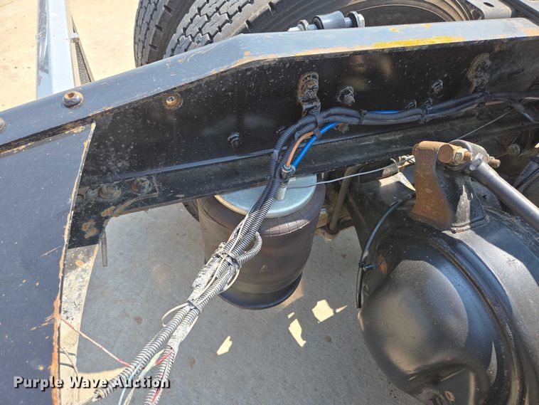 image for item ED2037 2015 Freightliner Cascadia semi truck