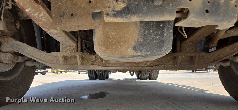 image for item ED2037 2015 Freightliner Cascadia semi truck