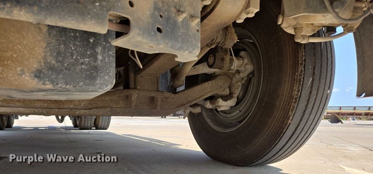 image for item ED2037 2015 Freightliner Cascadia semi truck