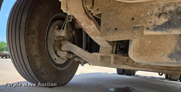 image for item ED2037 2015 Freightliner Cascadia semi truck