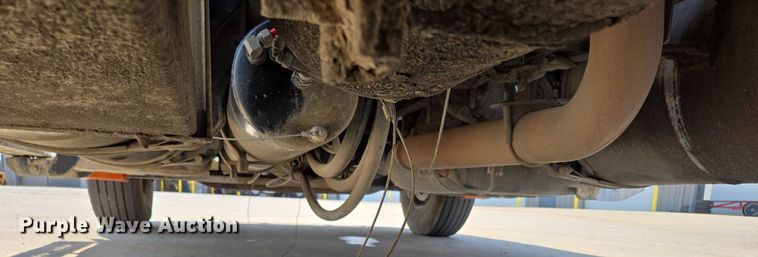 image for item ED2037 2015 Freightliner Cascadia semi truck