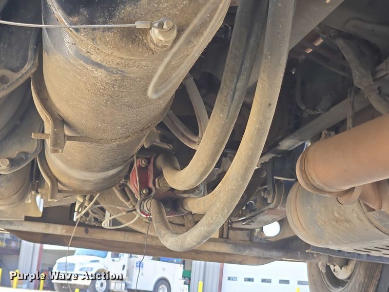 image for item ED2037 2015 Freightliner Cascadia semi truck