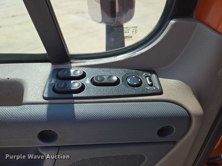 image for item ED2037 2015 Freightliner Cascadia semi truck