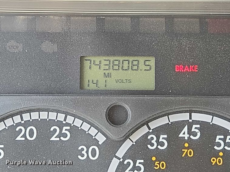 image for item ED2037 2015 Freightliner Cascadia semi truck