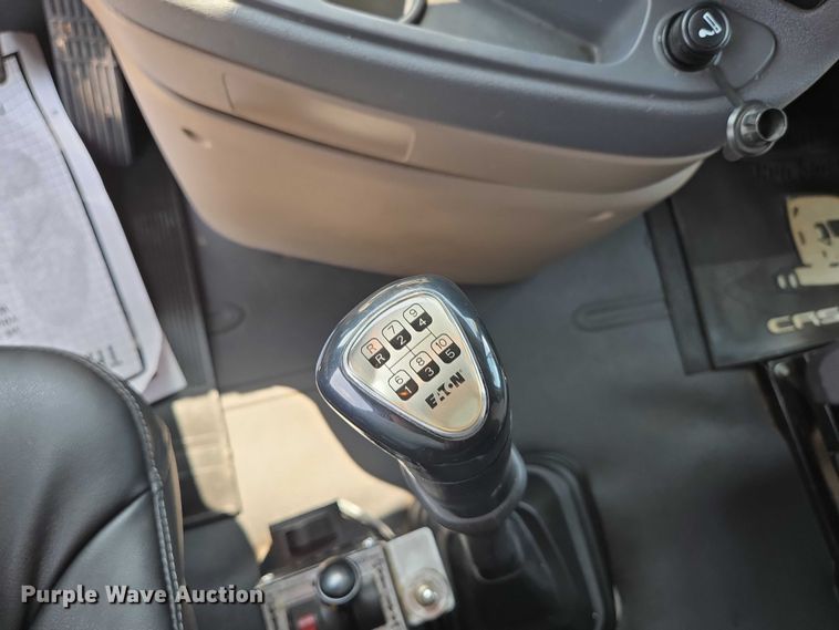 image for item ED2037 2015 Freightliner Cascadia semi truck