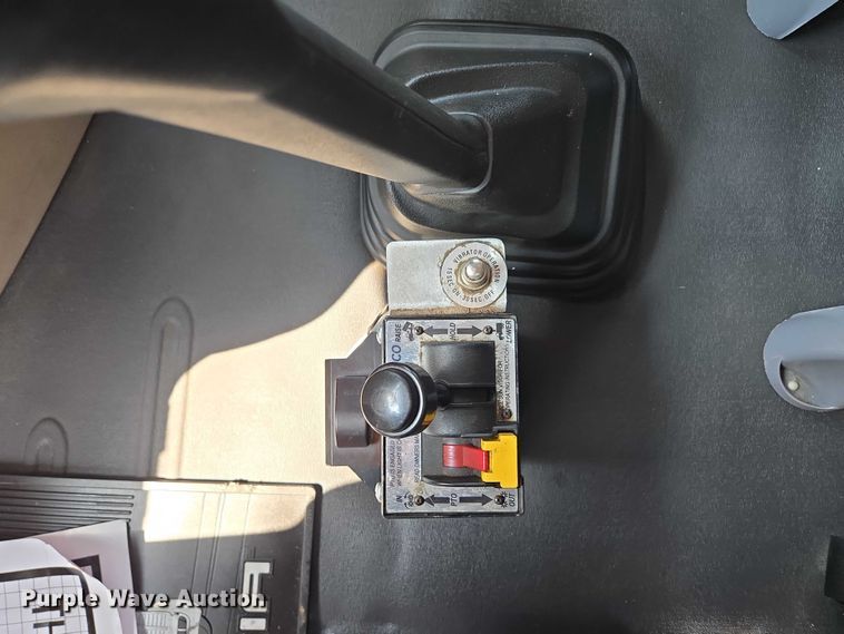 image for item ED2037 2015 Freightliner Cascadia semi truck