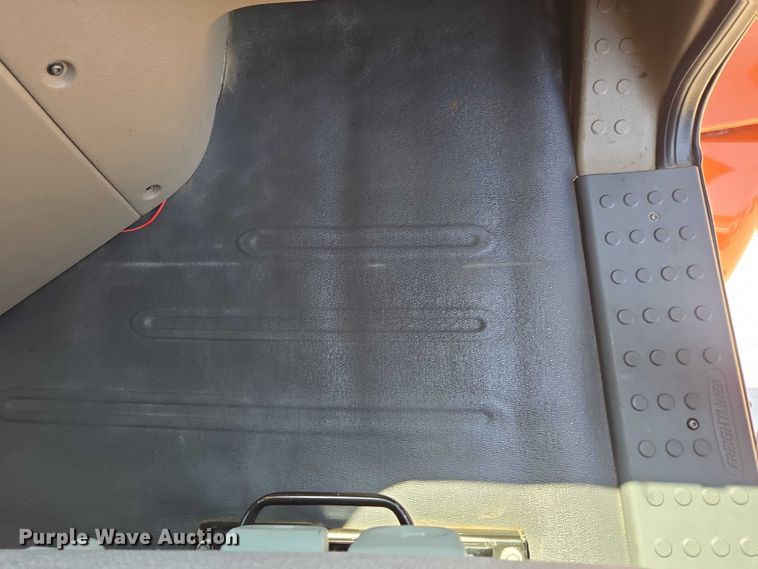 image for item ED2037 2015 Freightliner Cascadia semi truck