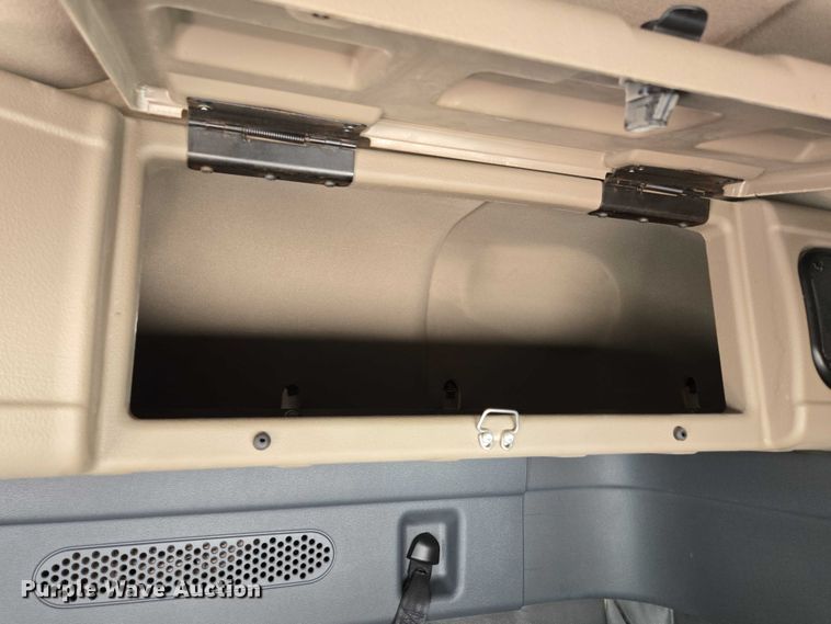 image for item ED2037 2015 Freightliner Cascadia semi truck