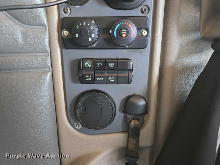 image for item ED2037 2015 Freightliner Cascadia semi truck