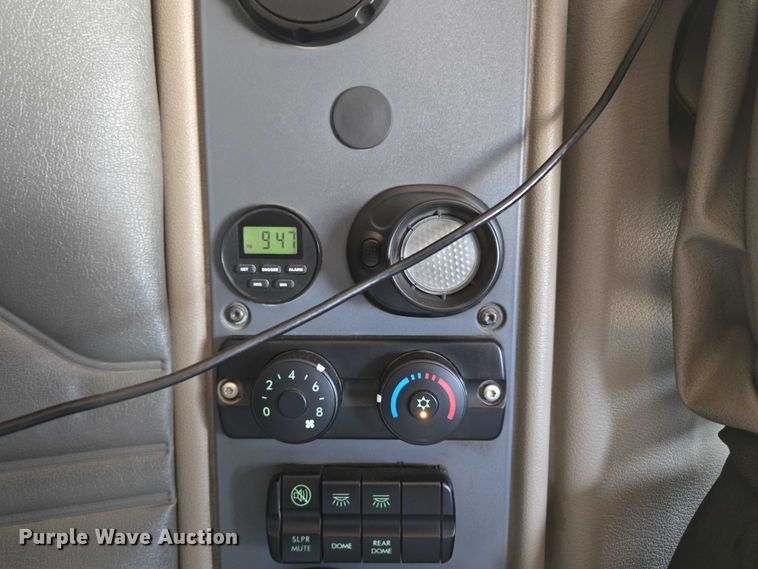 image for item ED2037 2015 Freightliner Cascadia semi truck