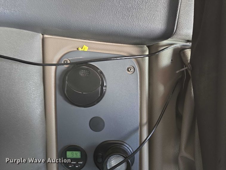 image for item ED2037 2015 Freightliner Cascadia semi truck