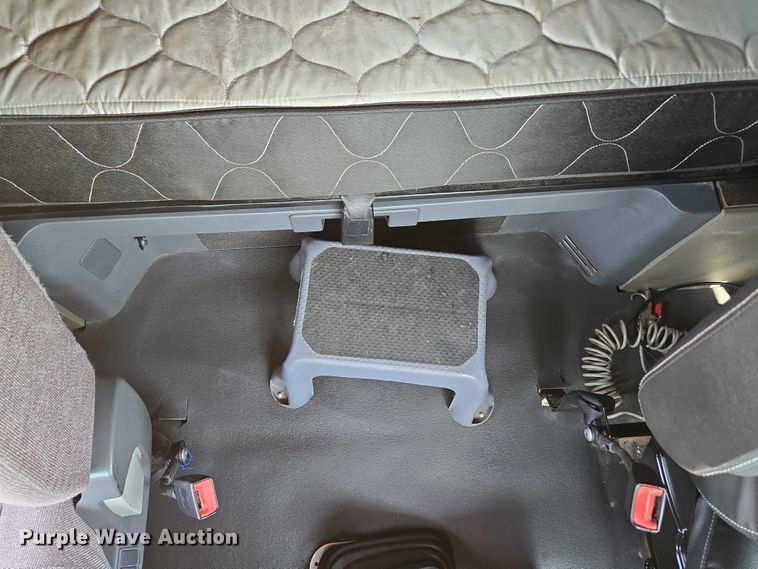 image for item ED2037 2015 Freightliner Cascadia semi truck