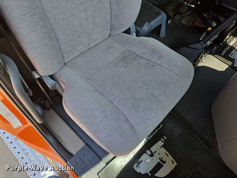 image for item ED2037 2015 Freightliner Cascadia semi truck