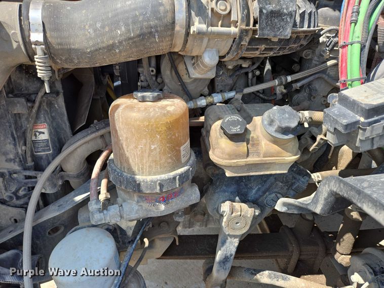 image for item ED2037 2015 Freightliner Cascadia semi truck