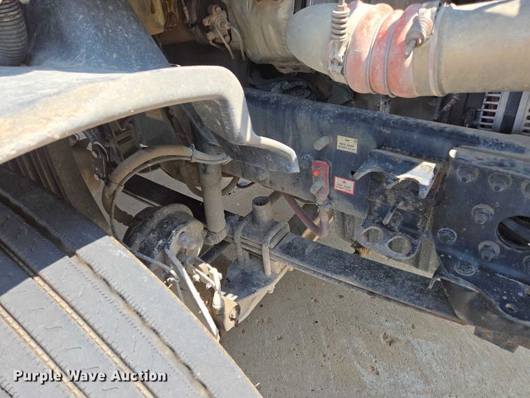 image for item ED2037 2015 Freightliner Cascadia semi truck