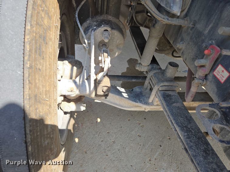 image for item ED2037 2015 Freightliner Cascadia semi truck