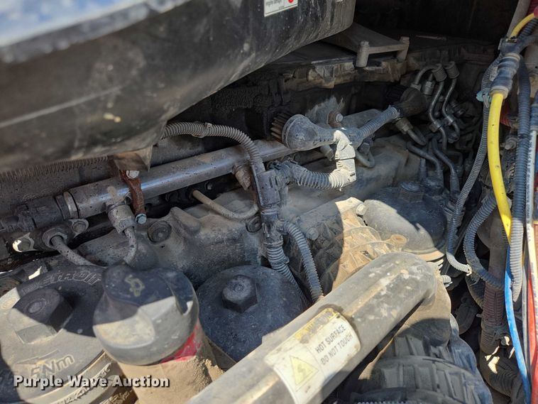 image for item ED2037 2015 Freightliner Cascadia semi truck