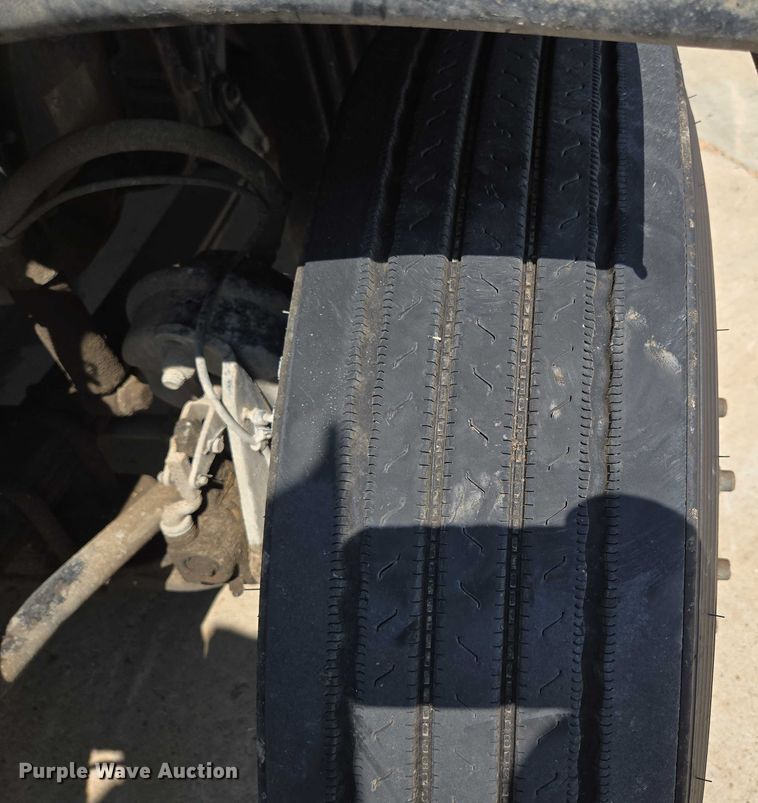 image for item ED2037 2015 Freightliner Cascadia semi truck