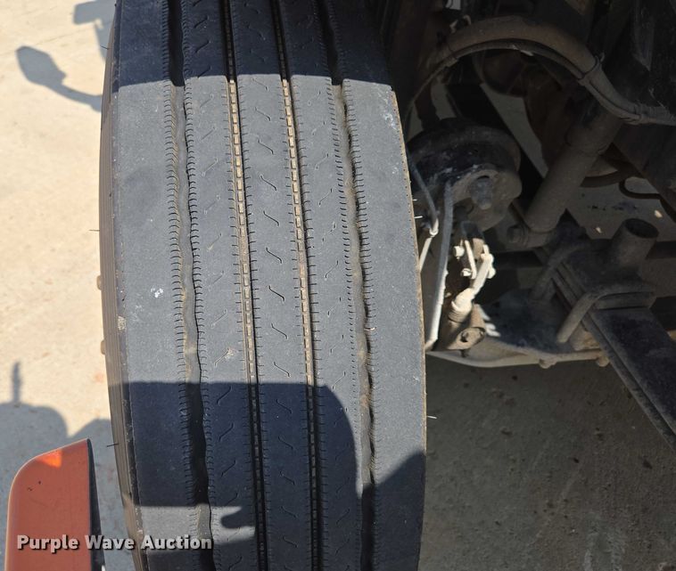 image for item ED2037 2015 Freightliner Cascadia semi truck