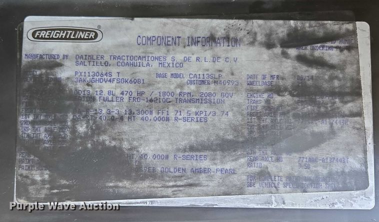 image for item ED2037 2015 Freightliner Cascadia semi truck