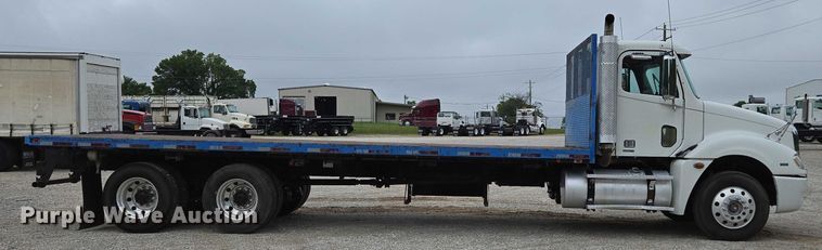 image for item ED2044 2007 Freightliner Columbia flatbed truck