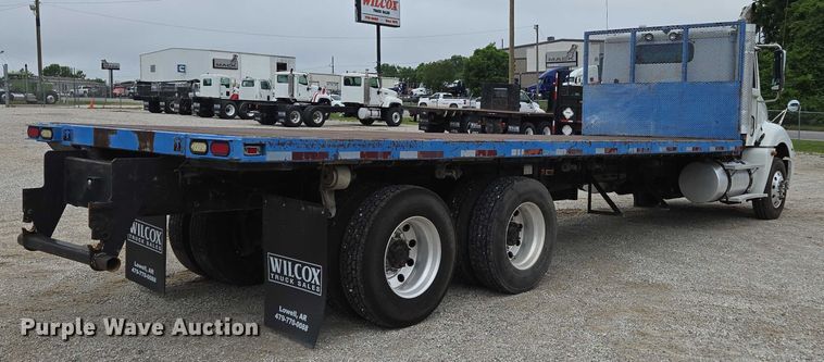 image for item ED2044 2007 Freightliner Columbia flatbed truck