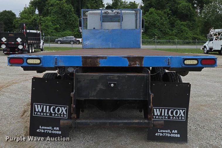 image for item ED2044 2007 Freightliner Columbia flatbed truck