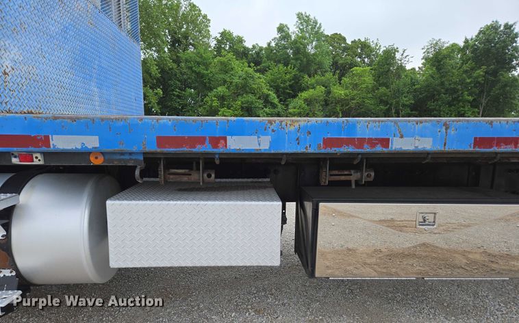 image for item ED2044 2007 Freightliner Columbia flatbed truck