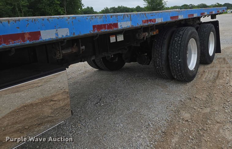image for item ED2044 2007 Freightliner Columbia flatbed truck