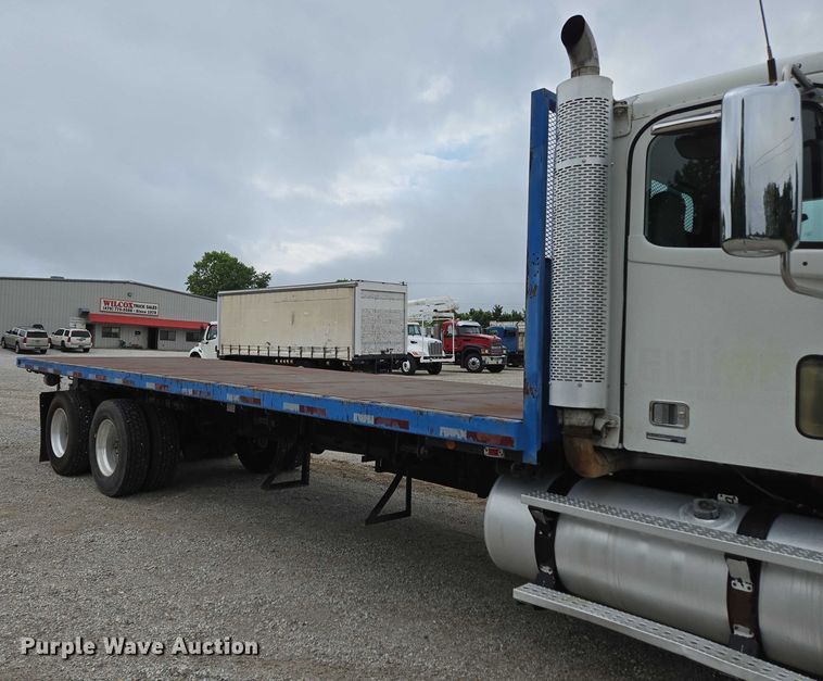 image for item ED2044 2007 Freightliner Columbia flatbed truck