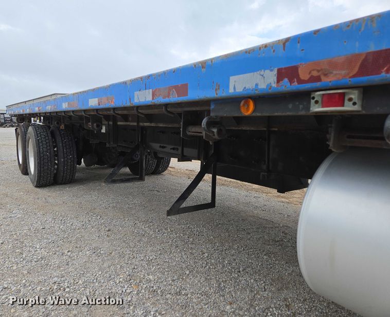 image for item ED2044 2007 Freightliner Columbia flatbed truck