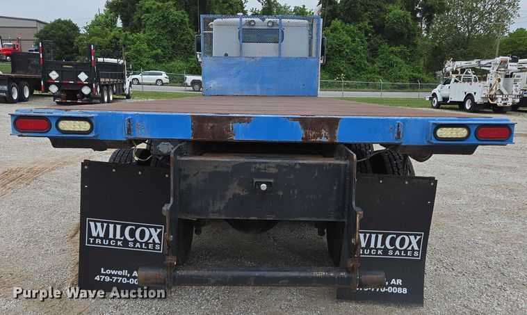 image for item ED2044 2007 Freightliner Columbia flatbed truck