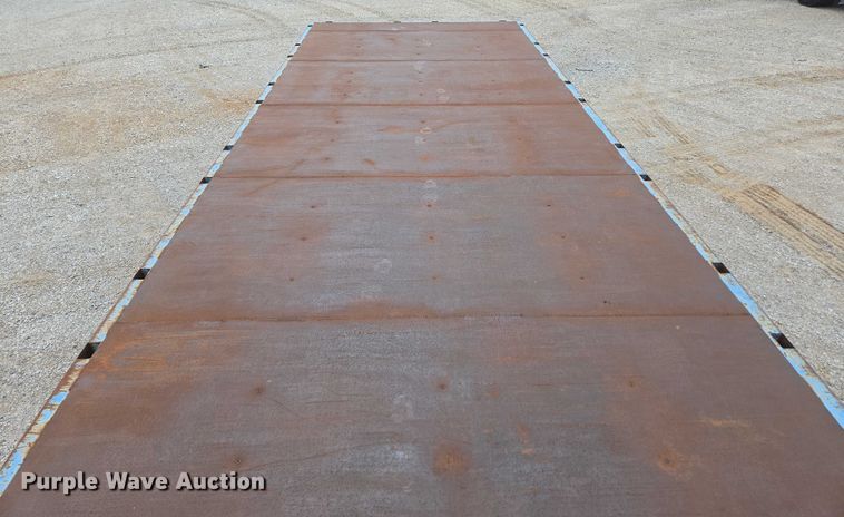 image for item ED2044 2007 Freightliner Columbia flatbed truck